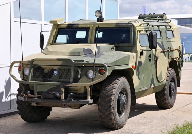 Узбекистан закупил российские бронеавтомобили "Тигр". Машины вооружены пулеметами 7,62 мм