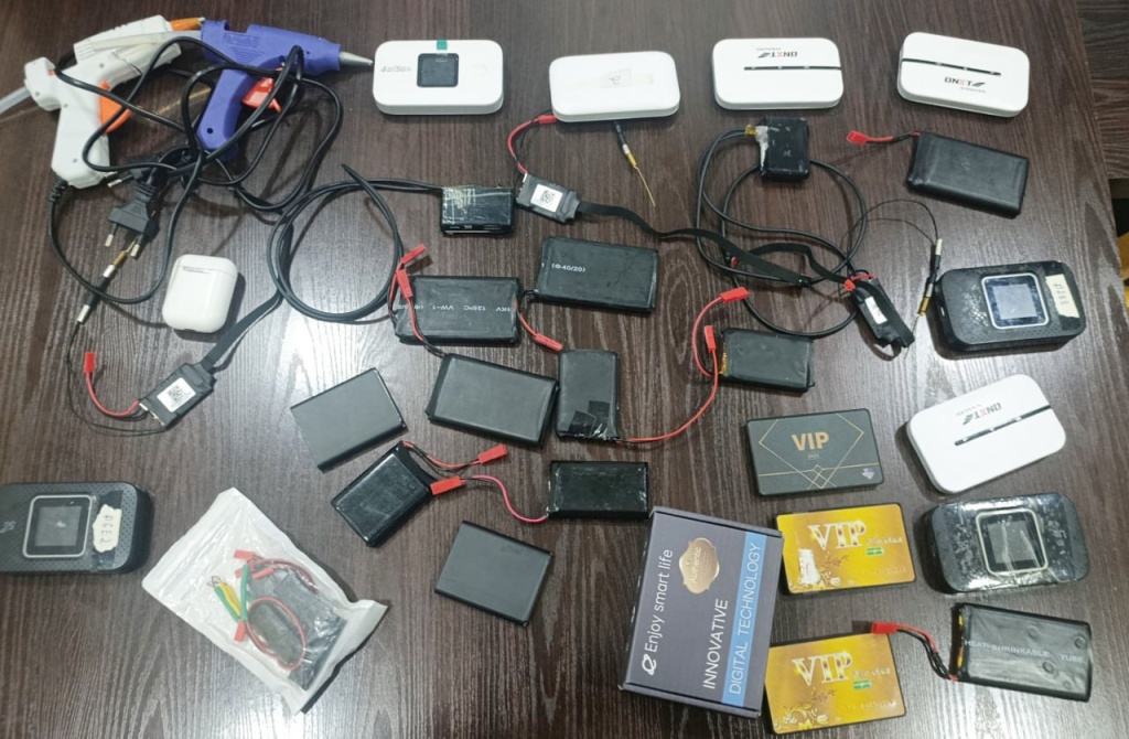 Правоохранители накрыли в Намангане "бункер", помогавший учителям обманывать экзаменаторов