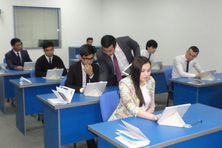 В Узбекистане запущен первый интеллектуальный класс: конспектирование лекций уходит в прошлое