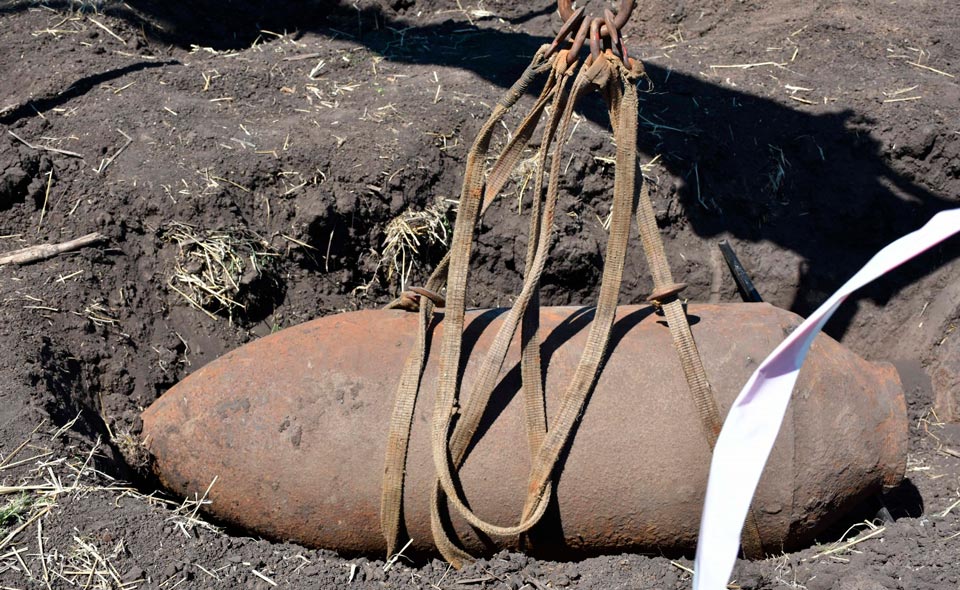 Несколько авиационных бомб были обнаружены на территории промзоны в Наманганской области 