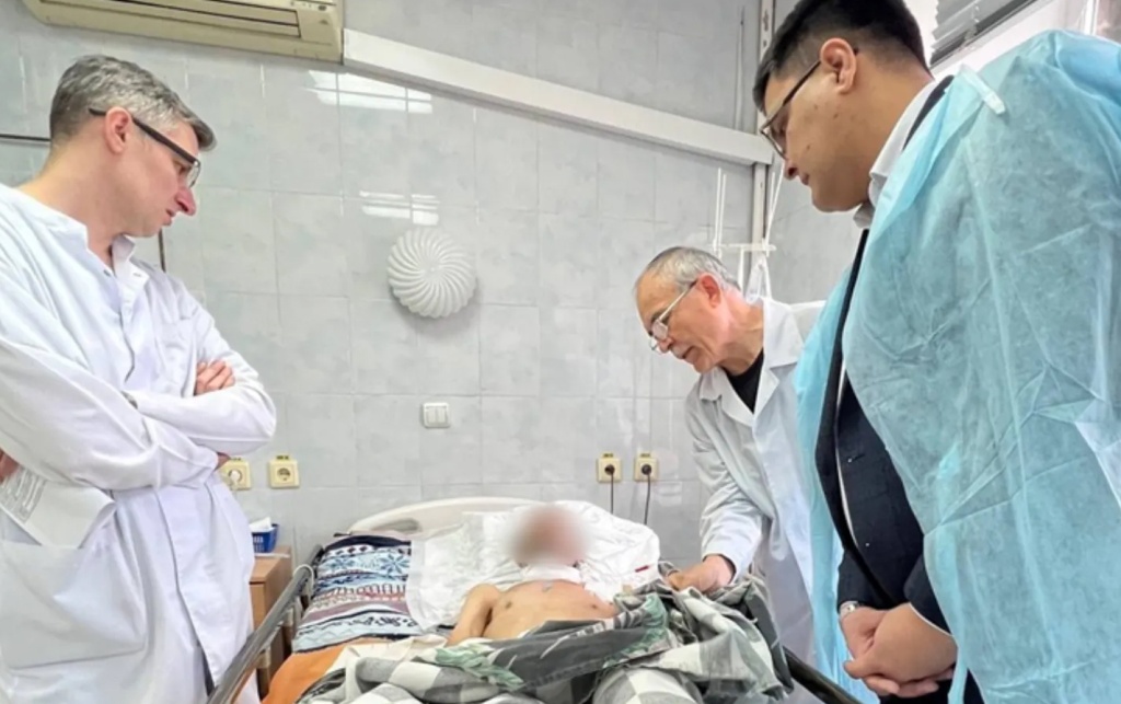 Тяжелобольного узбекистанца доставили на родину из России 