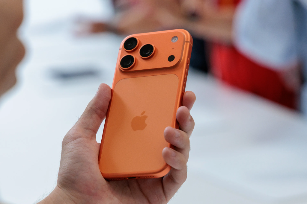 Таможенники объяснили, во сколько обойдется ввоз в Узбекистан нового iPhone 17