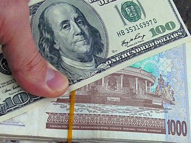 Банки Узбекистана: мы без проблем продаем валюту населению 