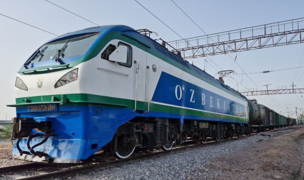 В Узбекистане из-за жары вводятся ограничения на скорость движения поездов
