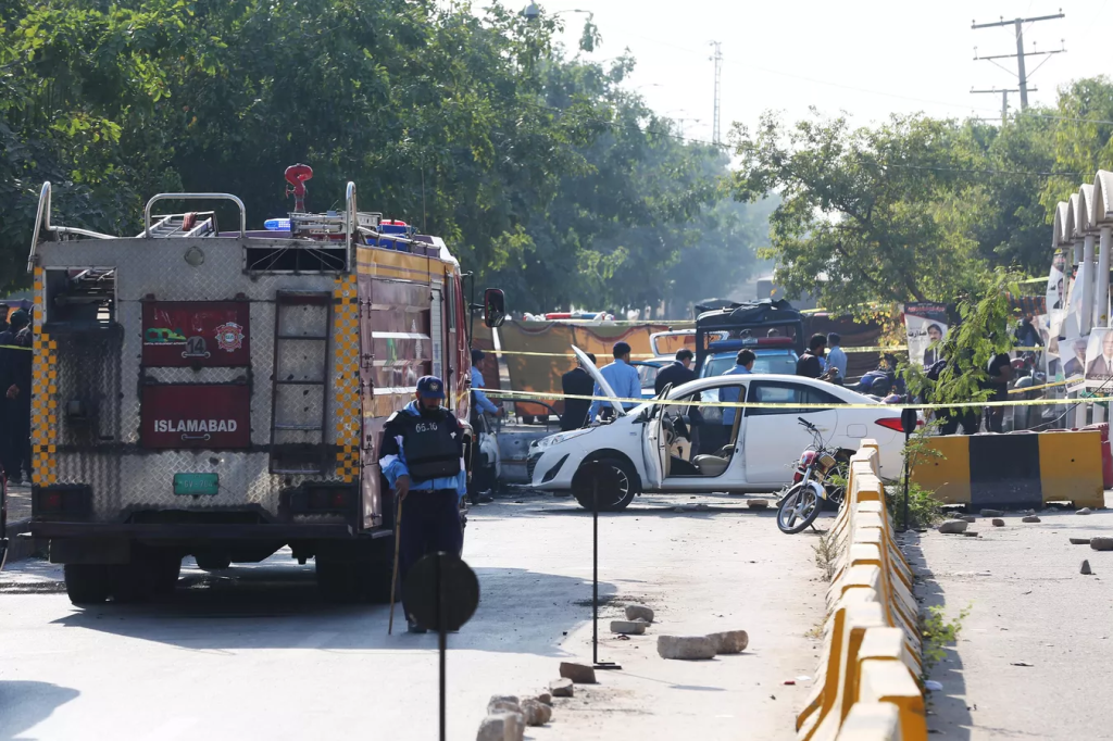 Теракт талибов у здания суда в Исламабаде унес жизни 12 человек