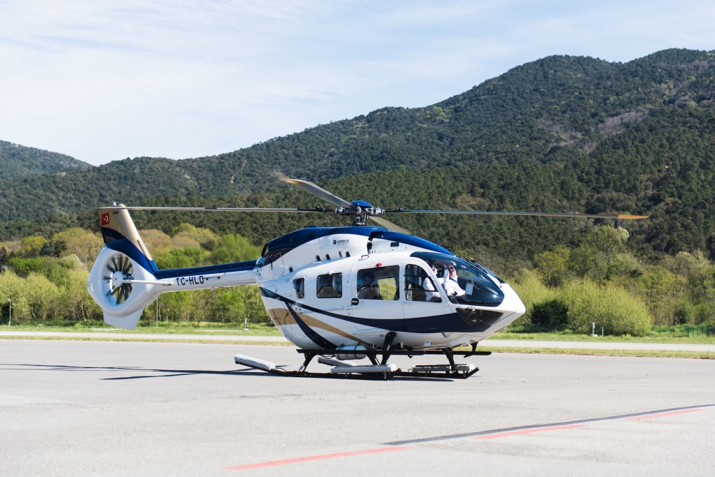 Минздрав намерен купить 10 медицинских вертолетов марки Airbus и наладить службу медицинской авиации