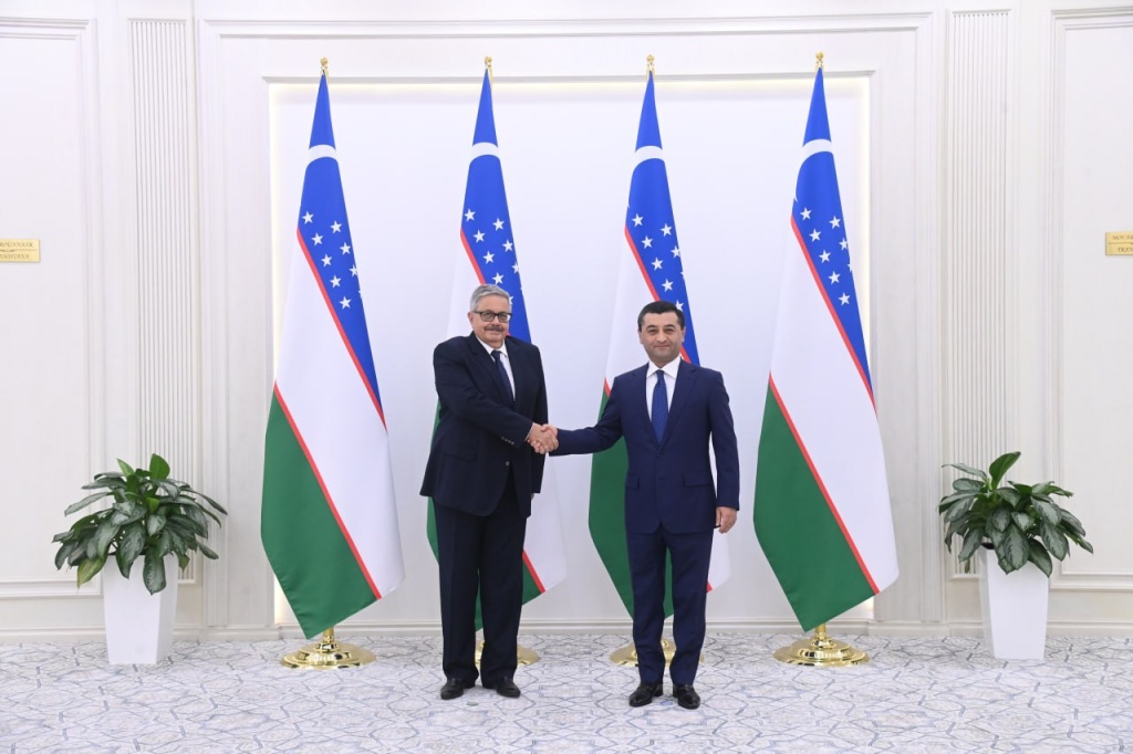 Глава МИД Узбекистана принял копии верительных грамот у нового посла России