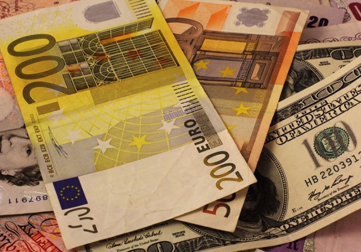 Доллар и евро продолжают расти: опубликованы новые курсы валют от ЦБ 