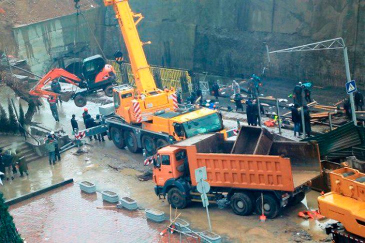 Спасатели обнаружили все пять тел, пропавших без вести при обвале грунта на строительстве метро 