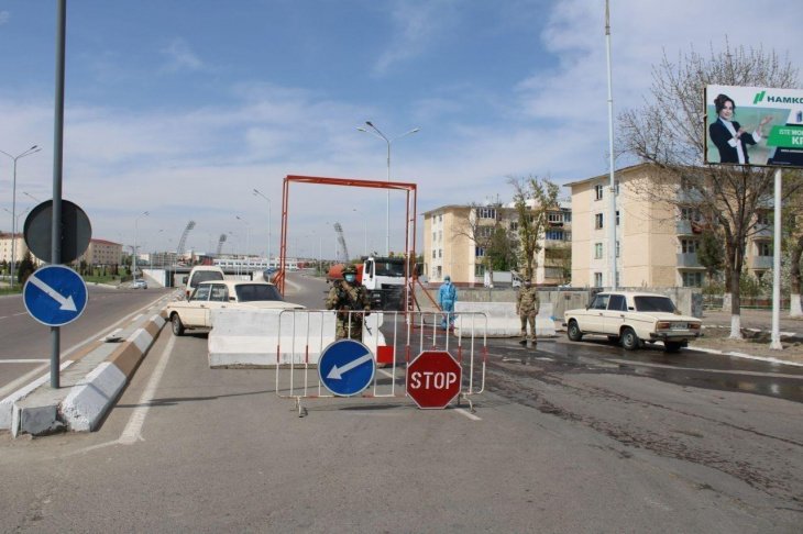 Узбекистанцы могут приезжать за стикерами на своих авто. Если остановит инспектор – необходимо показать уведомительное письмо с QR-кодом 