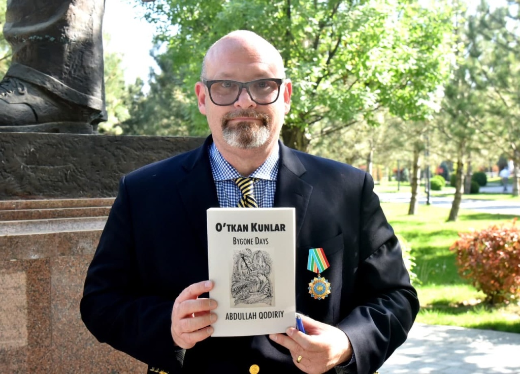 Минюст наказал "пиратов" из УзГУМЯ, незаконно распространивших работу американского переводчика