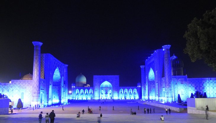 Сегодня по всему Узбекистану пройдет уникальная акция. Крупные сооружения и памятники будут подсвечены синим цветом