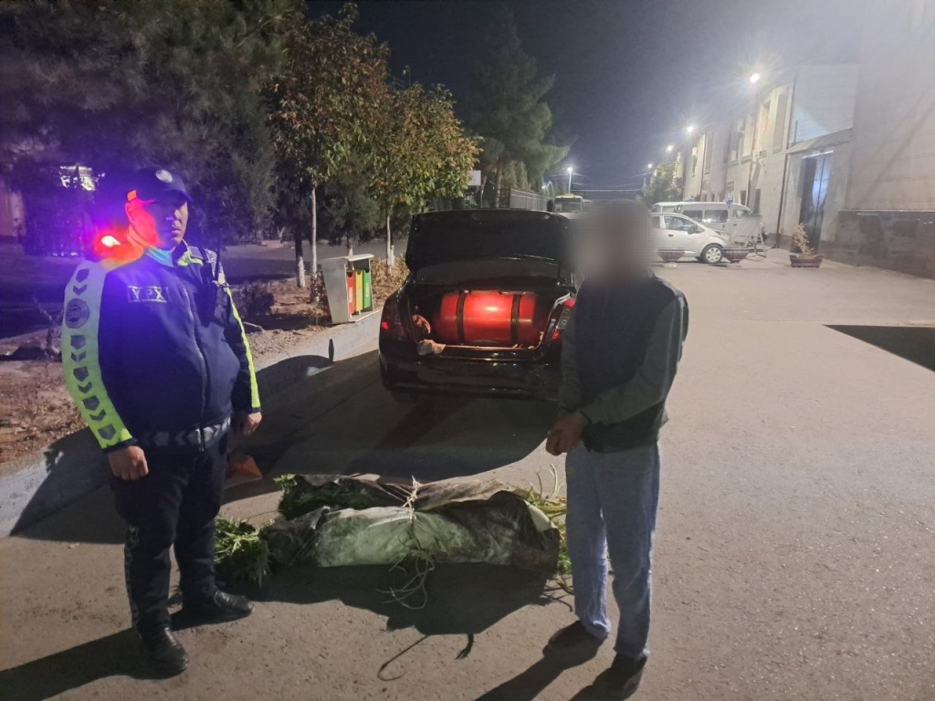 Автомобиль с полным багажником "травы" попался правоохранителям в Ташкенте