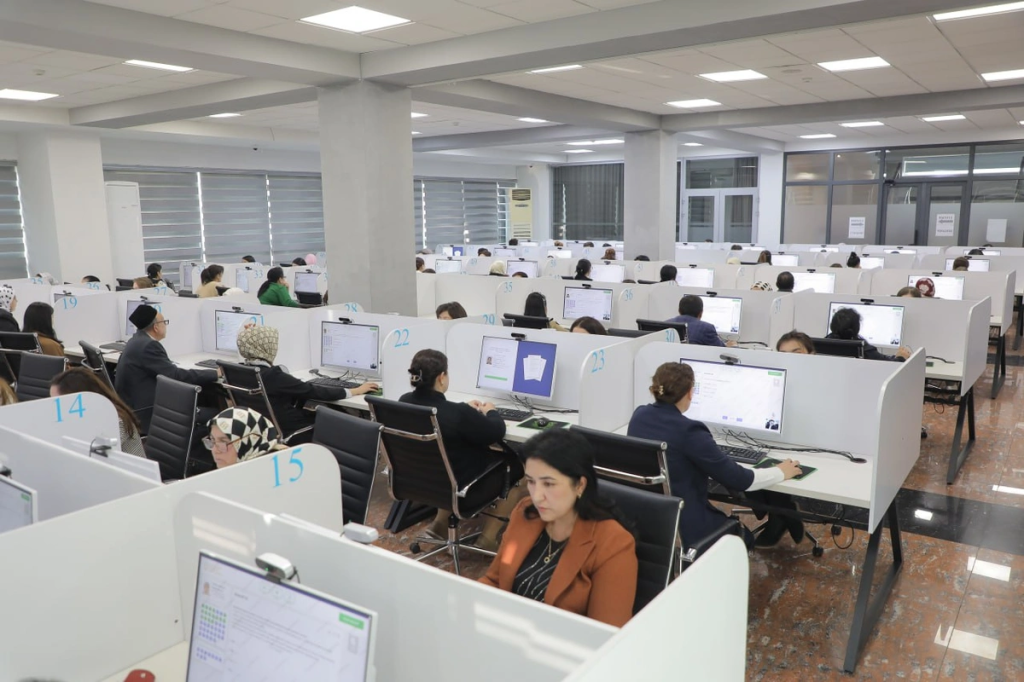 Раскрыты масштабы афер с переаттестацией учителей в Узбекистане