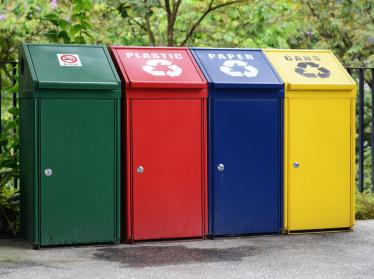 Разноцветные контейнеры для мусора появятся в Ташкенте следующей осенью