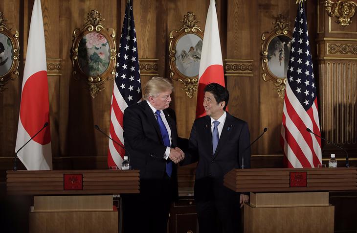 Абэ и Трамп сошлись во мнении о возможности военного решения проблемы КНДР