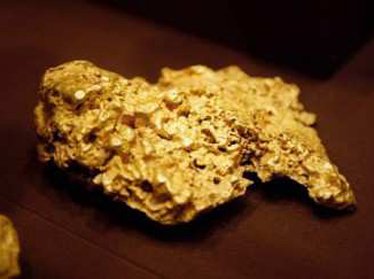Жительница Казахстана пыталась ввезти в Узбекистан свыше 1,5 кг золота на своем теле 
