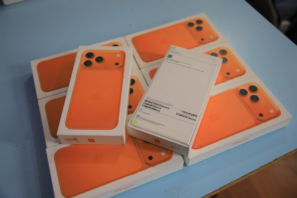 Наманганцы изобретают новые способы контрабанды айфонов