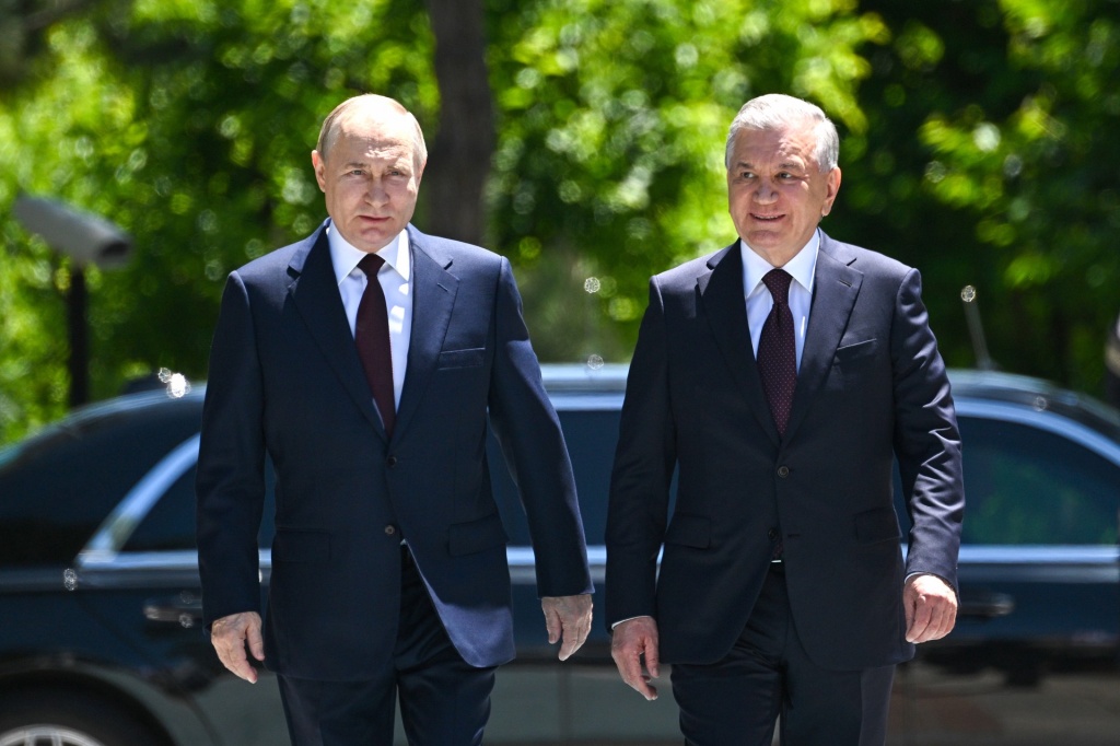 Шавкат Мирзиёев поздравил российского коллегу с днем рождения  