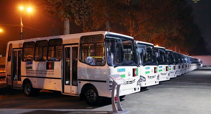 Узбекистан подарил Афганистану партию автобусов, трактора и навесную технику  