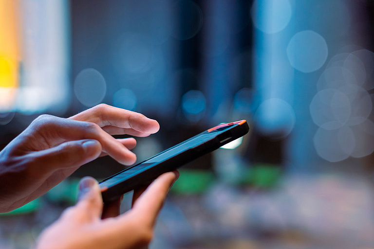 Сенаторы изучат, почему мобильные операторы незаконно списывают у узбекистанцев деньги за ненужные платные услуги. Видео