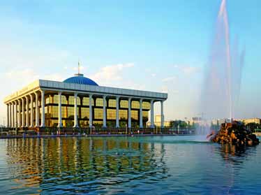 Нижняя палата парламента Узбекистана обязала энергетиков платить предпринимателям за перебои с электричеством и газом
