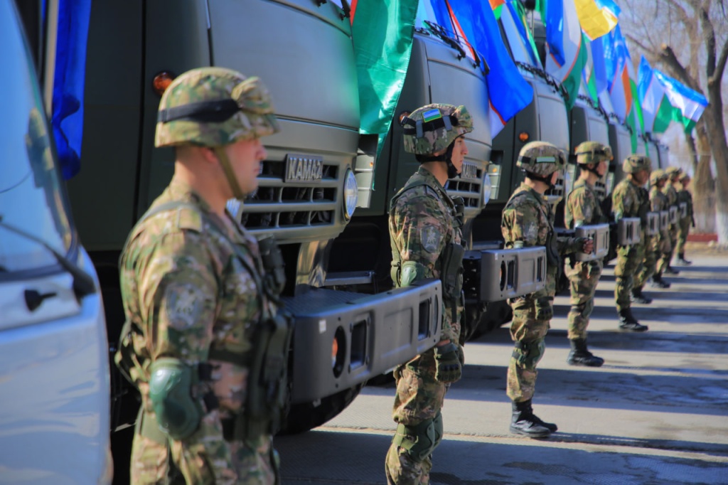 Нукусский гарнизон получил от Минобороны мощные грузовые внедорожники