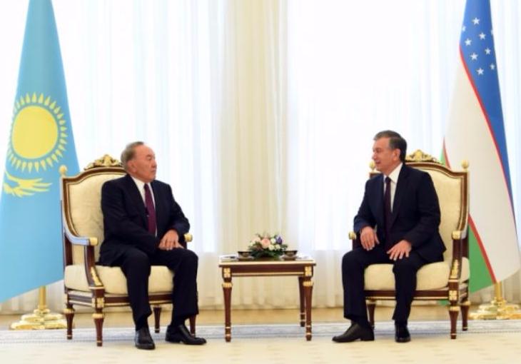 Президенты Узбекистана и Казахстана провели переговоры в узком формате
