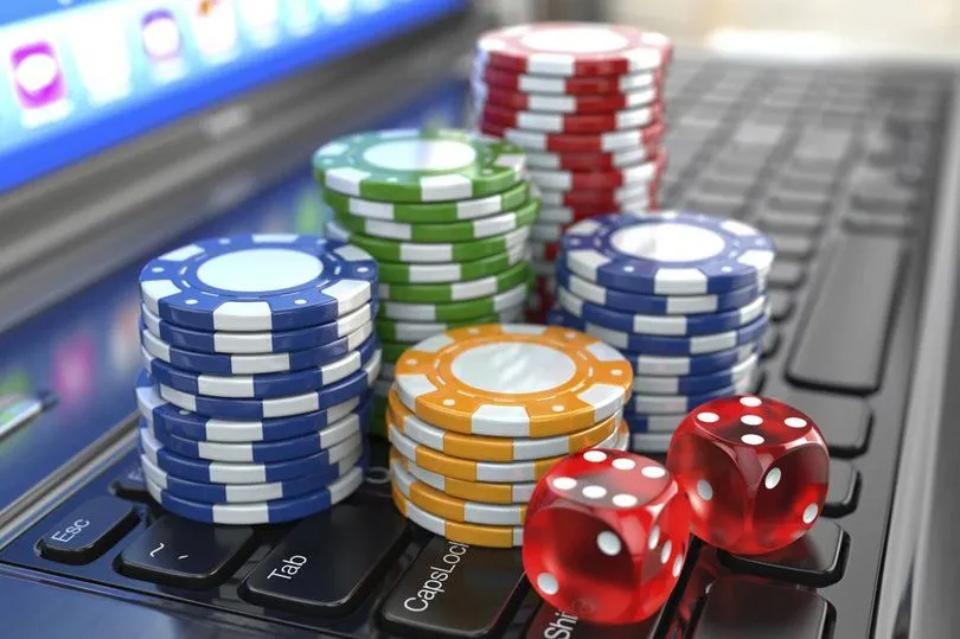 В Узбекистане планируют штрафовать лиц, которые будут играть в онлайн-казино и тотализатор  