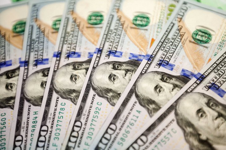 Опубликованы новые курсы валют: доллар продолжает расти