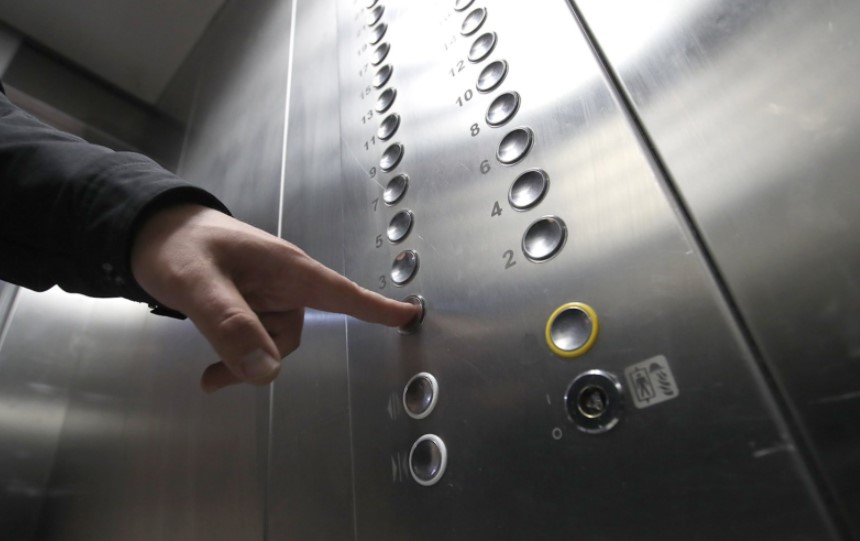 В Ташкенте тысячи лифтов признаны небезопасными