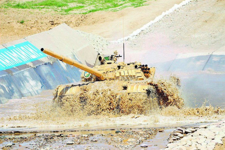 Танки грязи не боятся: Узбекистан впервые примет участие в международных соревнованиях по танковому биатлону