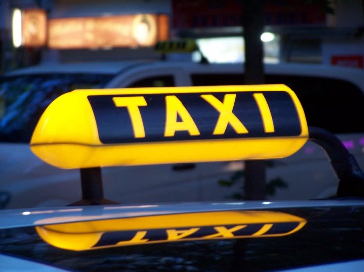 В Ургенче запустили систему бесконтактной оплаты за такси через смартфоны  