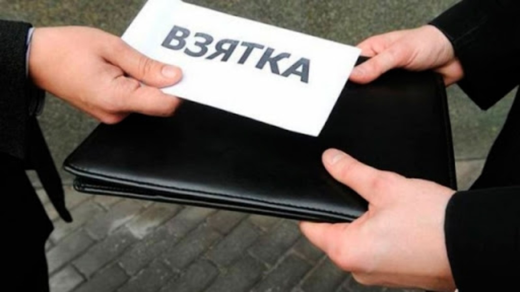 Архивариус суда в Бухарской области попался на взятке 