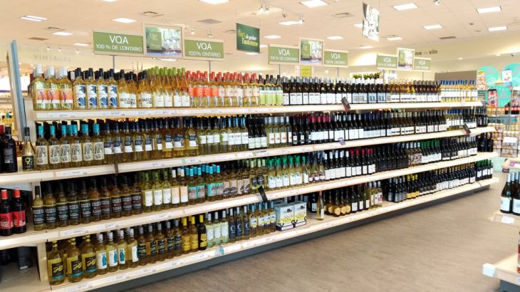 В Узбекистане разрешат продажу алкоголя в крупных супермаркетах и на рынках 