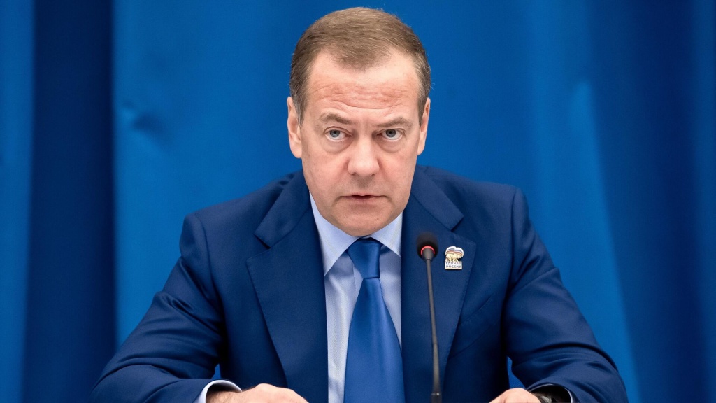 Медведев: Полномочия в сфере внешней трудовой миграции передадут в МВД