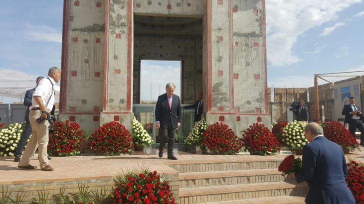Глава ООН начал визит в Узбекистан с возложения цветов к могиле Ислама Каримова