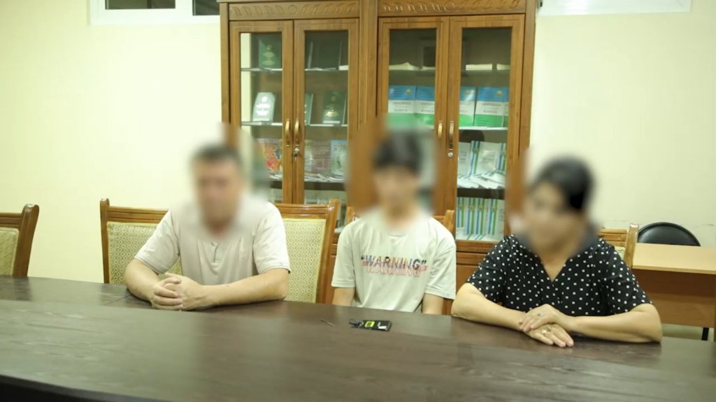 В Ташкенте оштрафовали мать подростка, который со своими друзьями разъезжал на автомобиле без документов 