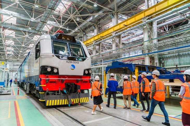 Alstom презентовала первый грузовой локомотив для Азербайджана: скоро такие могут появиться и в Узбекистане 