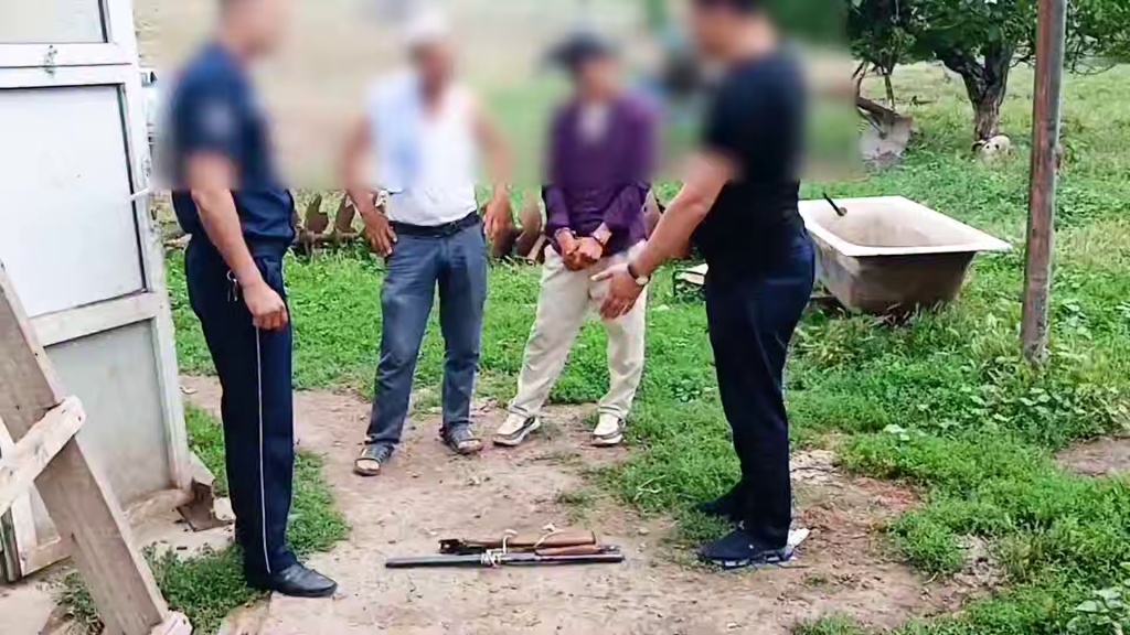 Незаконное оружие и боеприпасы нашли в двух районах Джизакск