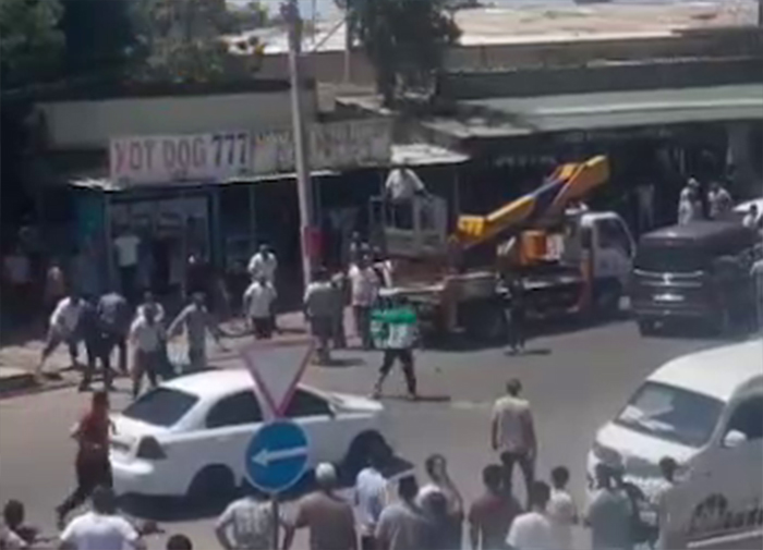 Битва таксистов. Водители в Кашкадарье подрались за пассажиров. Видео