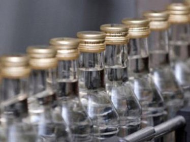 Кыргызский дипломат организовал в Узбекистане незаконную продажу липовой водки 
