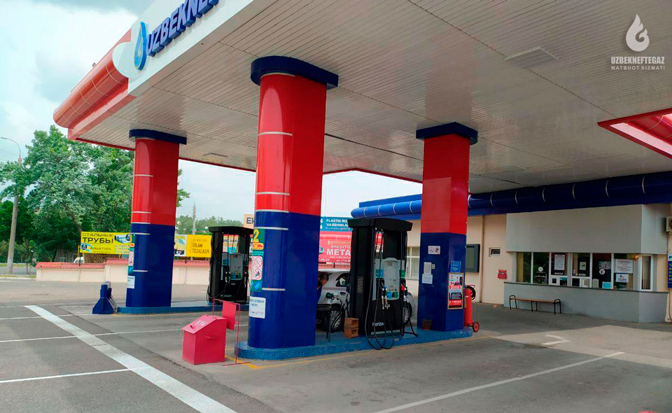 Рано радовались. "Узбекнефтегаз" заявил, что на его заправках цена на бензин пока снижаться не будет 