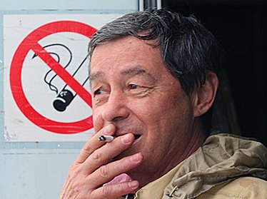 Верхняя палата парламента Узбекистана одобрила закон, запрещающий употребление алкоголя и табачной продукции в общественных местах 