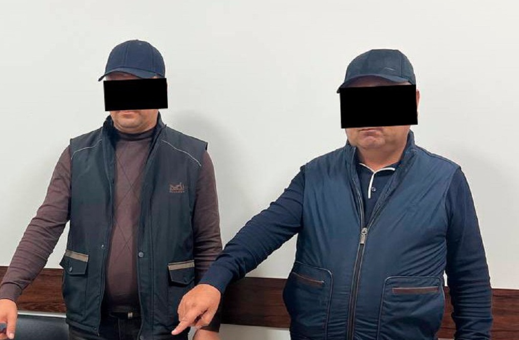 В Сырдарье поймали двух оперативников УВД, которые под угрозами вымогали взятки