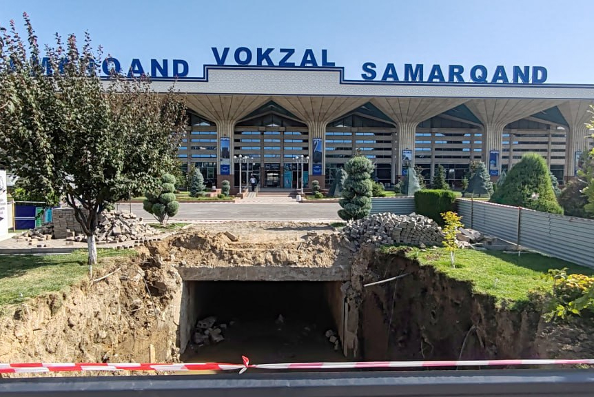 В Самарканде спустя почти 20 лет восстанавливают подземный переход у железнодорожного вокзала