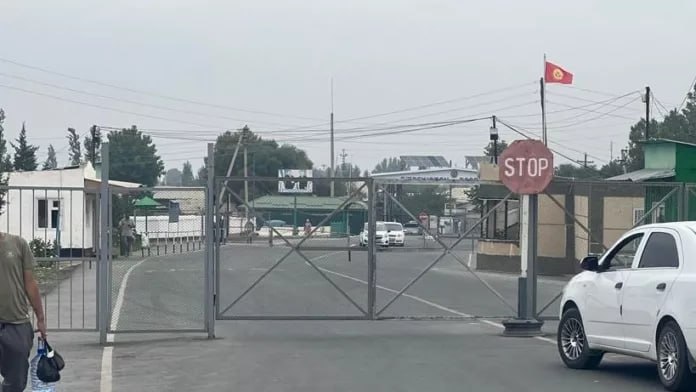 На кыргызско-узбекской границе закрыли автодорожный КПП