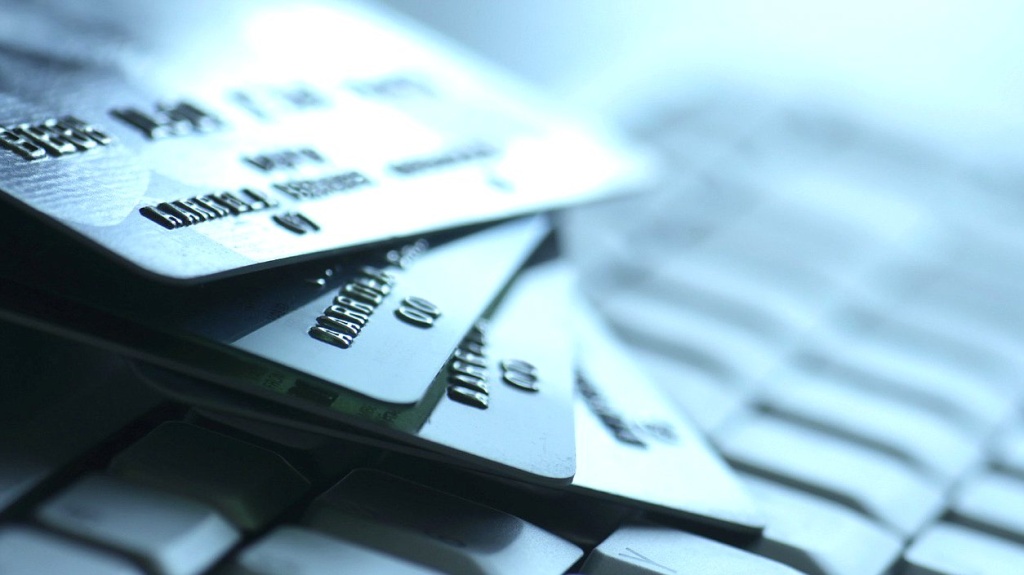 В Узбекистане детям разрешили открывать банковские карты