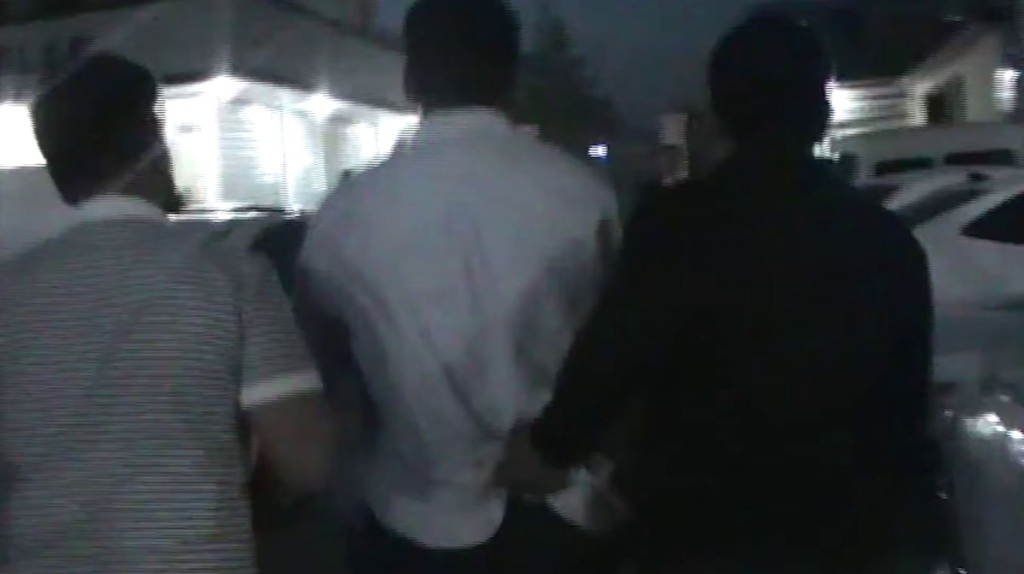 В Намангане два главных специалиста ЖКХ задержаны при получении 15 тысяч долларов