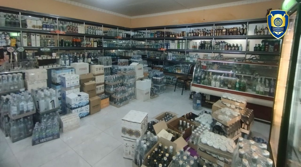 Смерть из бутылки. Андижанцам пытались споить сотни литров контрафактного алкоголя